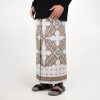 Sarung Cendana Kembang Batik Nusantara Motif BTKM6 - Gambar 2